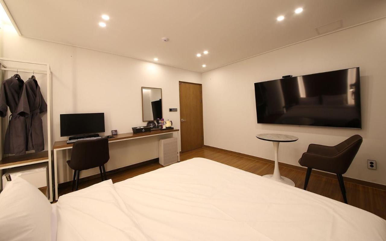 Brown Dot Hotel Sinan Gwangju Metropolitan City Buitenkant foto