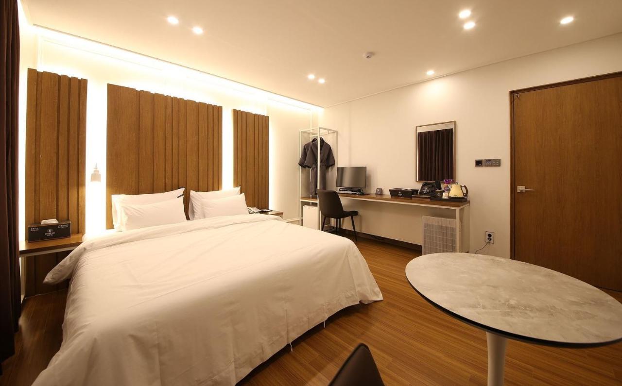 Brown Dot Hotel Sinan Gwangju Metropolitan City Buitenkant foto