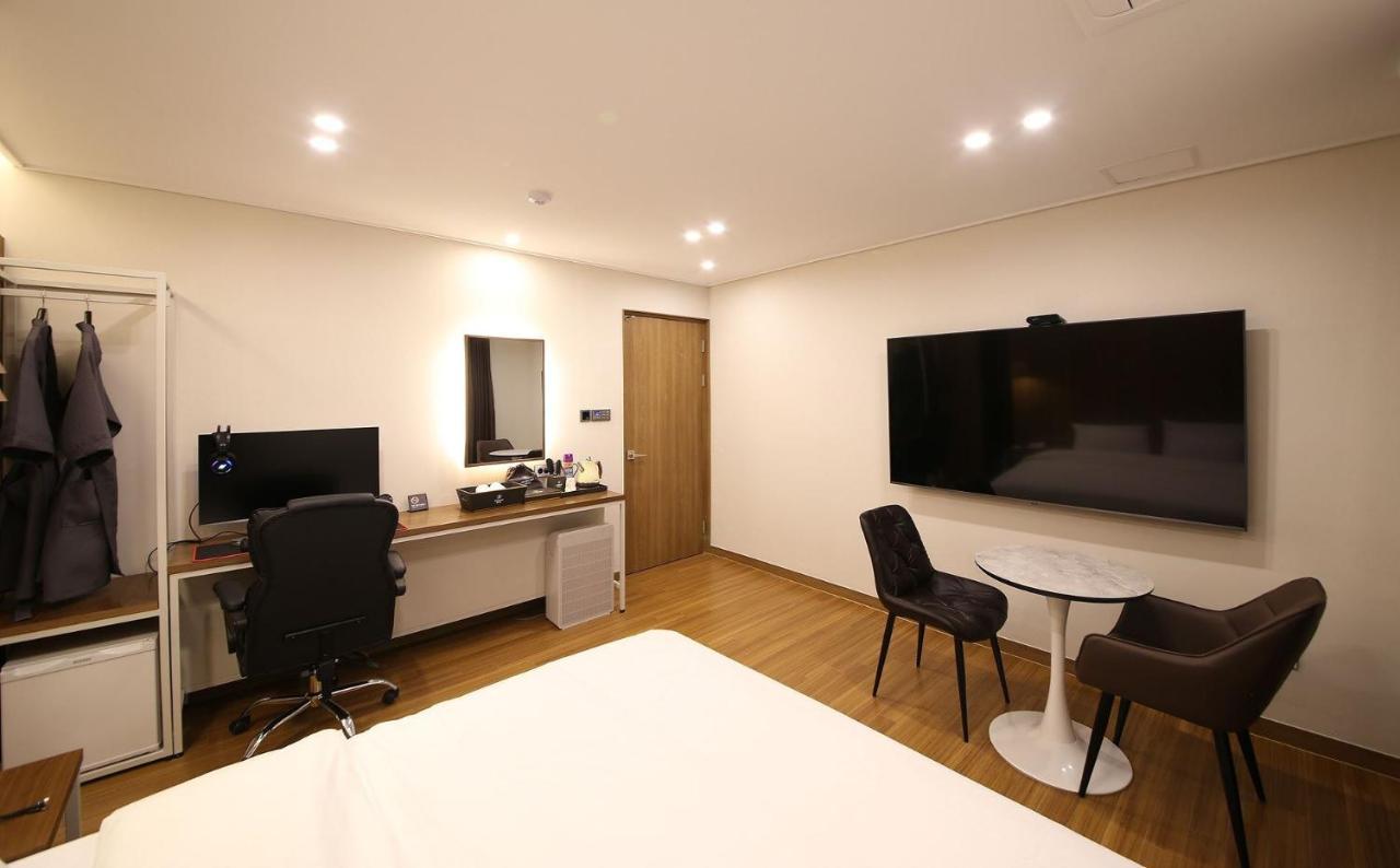 Brown Dot Hotel Sinan Gwangju Metropolitan City Buitenkant foto