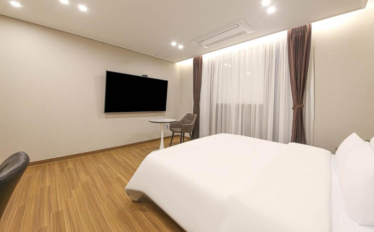 Brown Dot Hotel Sinan Gwangju Metropolitan City Buitenkant foto