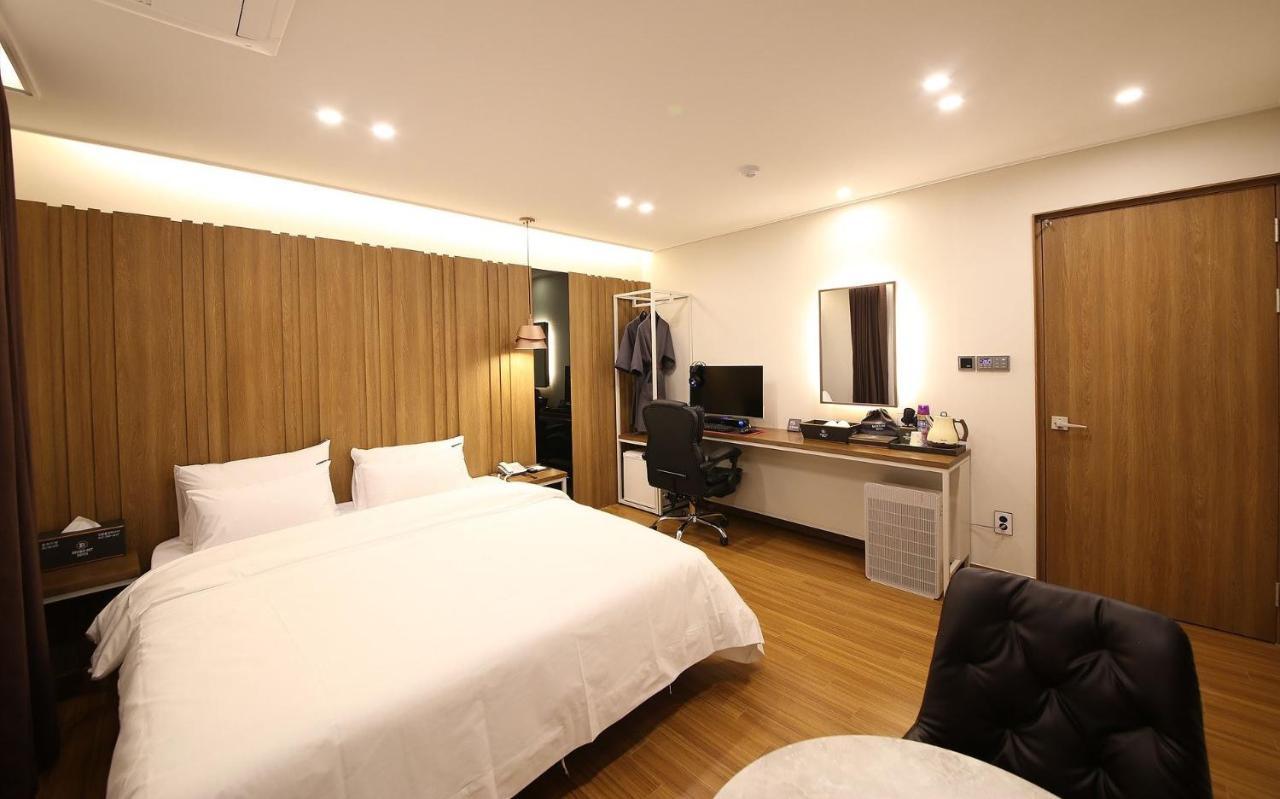 Brown Dot Hotel Sinan Gwangju Metropolitan City Buitenkant foto