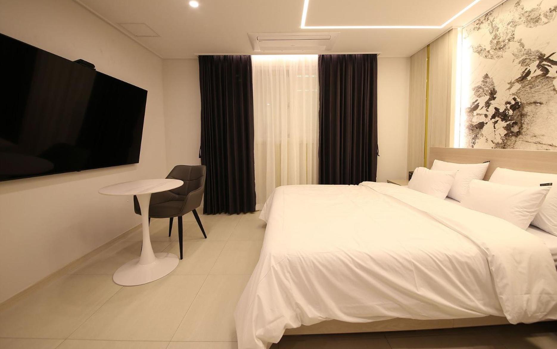 Brown Dot Hotel Sinan Gwangju Metropolitan City Buitenkant foto