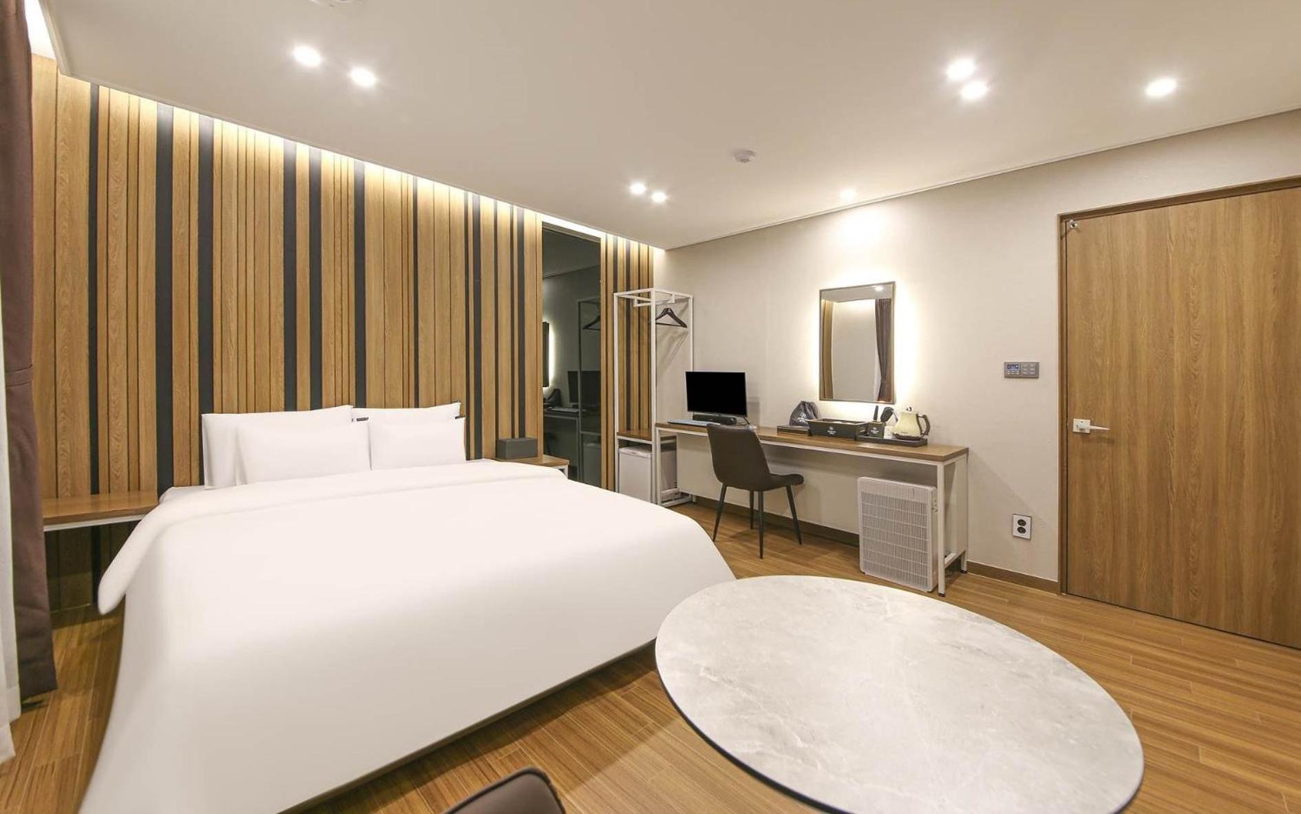 Brown Dot Hotel Sinan Gwangju Metropolitan City Buitenkant foto